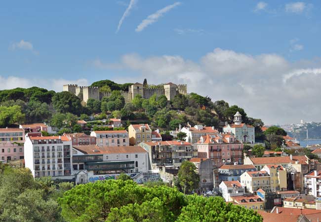 Lisbona si estende su sette ripide colline